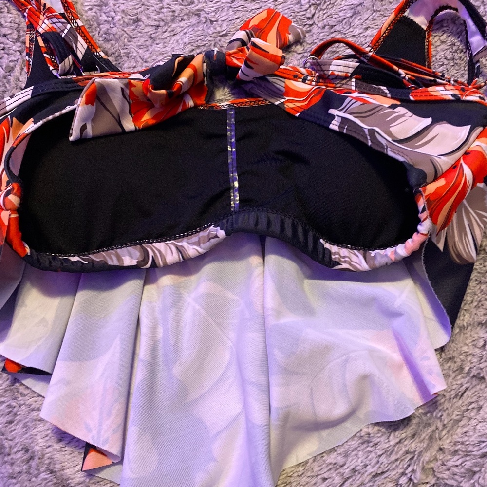 GIRLS SWIM TOP SIZE MEDIUM - Picture 2 of 2